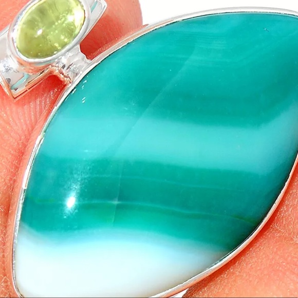Green Botswana agate and peridot silver pendant - Picture 2 of 2